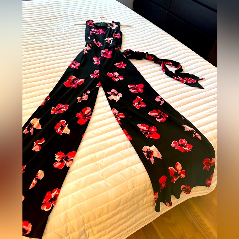 Tommy Hilfiger jumpsuit. Flows, easy, breezy, slimming! Size 2, never worn.